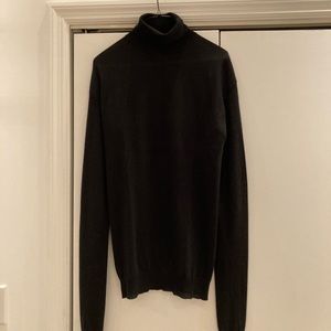 NWOT—Celine lightweight black cashmere long turtleneck sweater